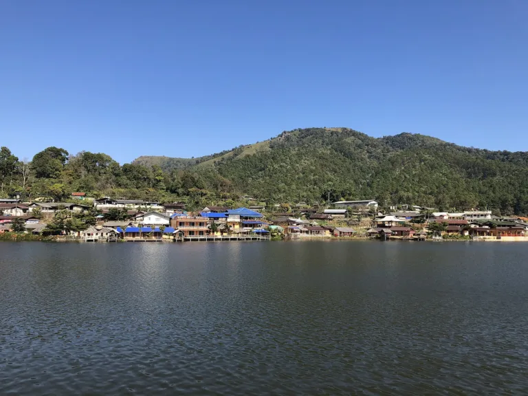 เขื่อนในหมอก