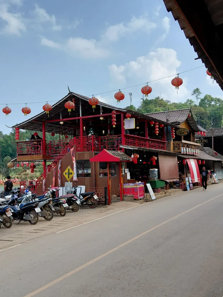 ร้านน้ำชาโคมแดง