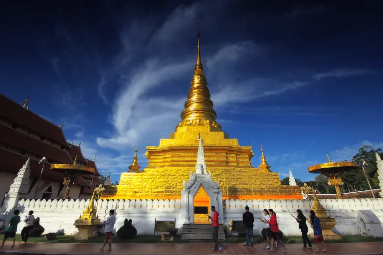 พระธาตุกับท้องฟ้า