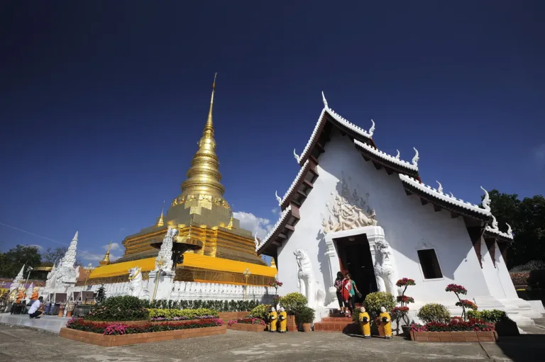 พระธาตุและวิหาร