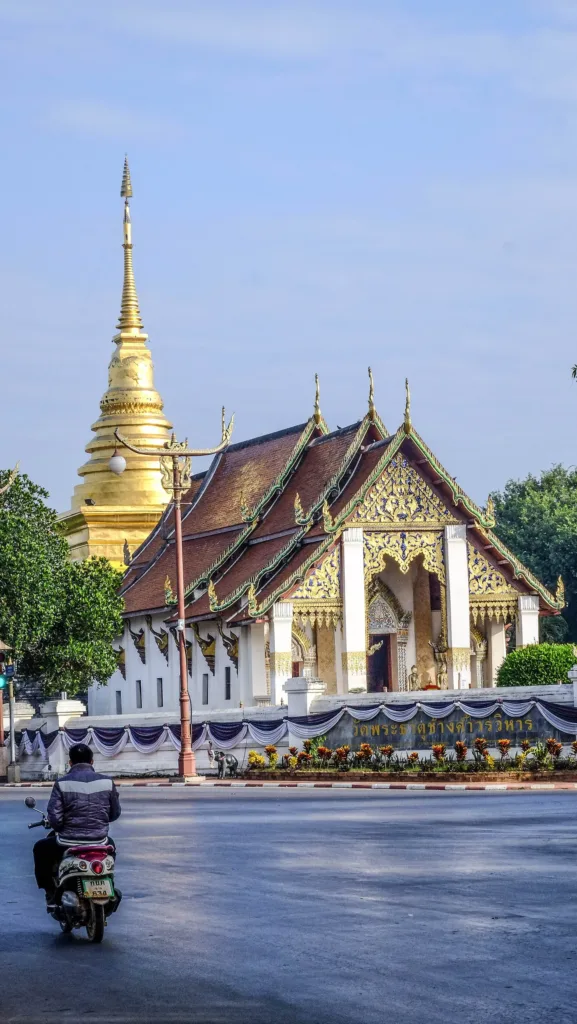 วัดพระธาตุช้างค้ำวรวิหาร