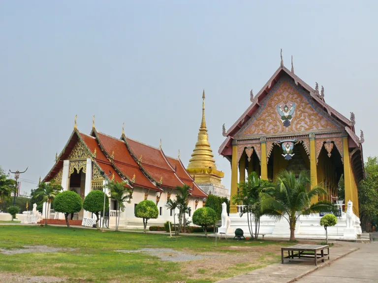 อุโบสถ พระธาตุ และวิหาร