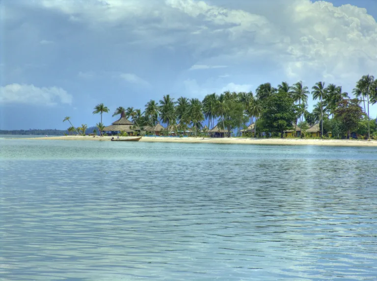 ชายหาดบนเกาะมุก