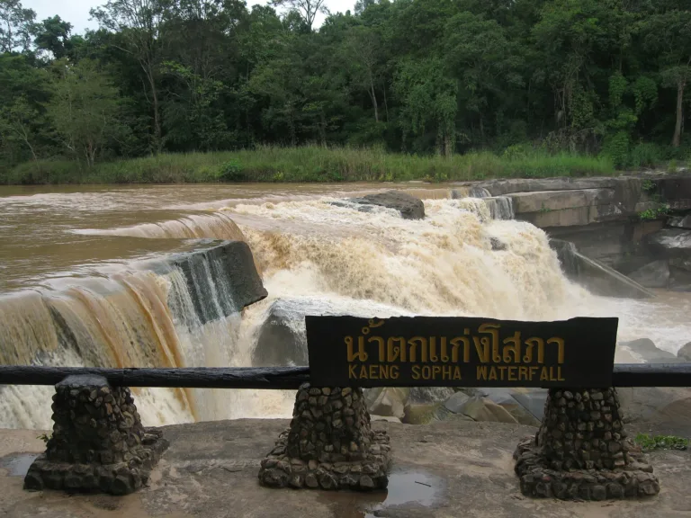 ป้ายน้ำตกแก่งโสภา