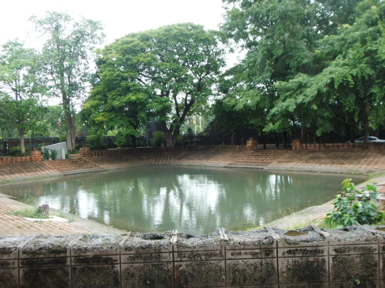 สระน้ำเก่า
