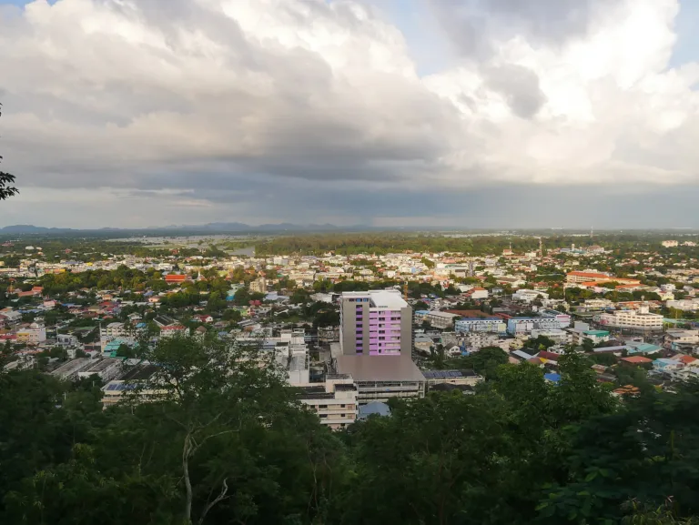 วิวเมืองอุทัยธานีจากยอดเขาสะแกกรัง