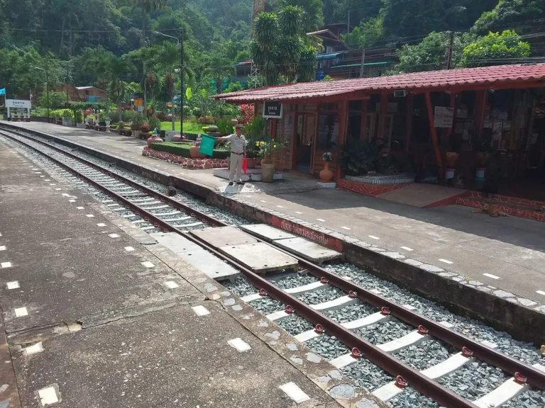 ชานชาลาสถานีขุนตาน