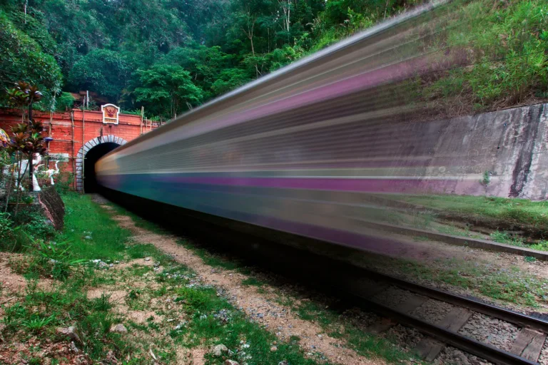 รถไฟเข้าอุโมงค์