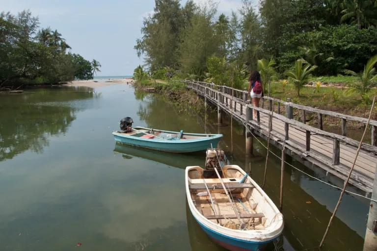 ลากูนปากคลองริมชายฝั่งเกาะช้าง