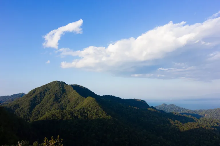 ยอดเขาในอุทยานแห่งชาติหมู่เกาะช้าง