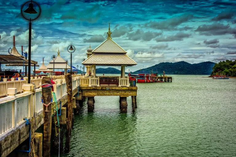 หมู่บ้านชาวประมงบนเกาะช้าง (ภาพปี 2557)