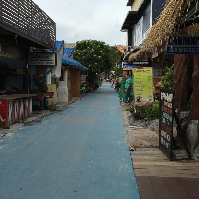 ถนนคนเดินเกาะหลีเป๊ะ