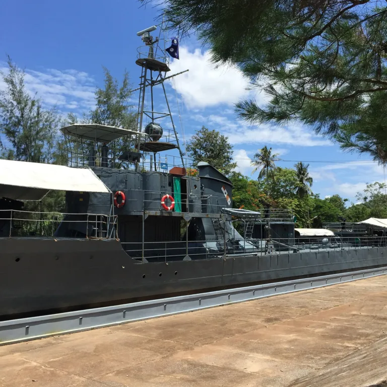 ป้อมบังคับการและเสากระโดงเรือหลวงชุมพร