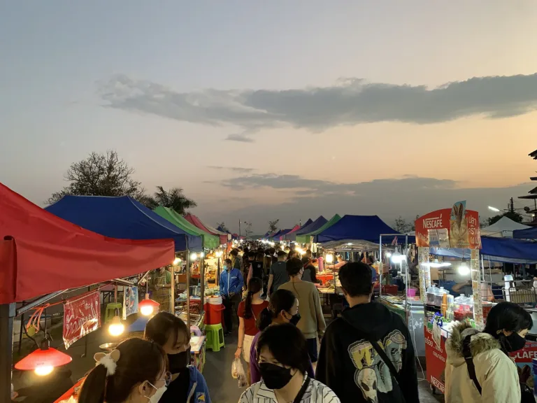 ตลาดริมกว๊าน