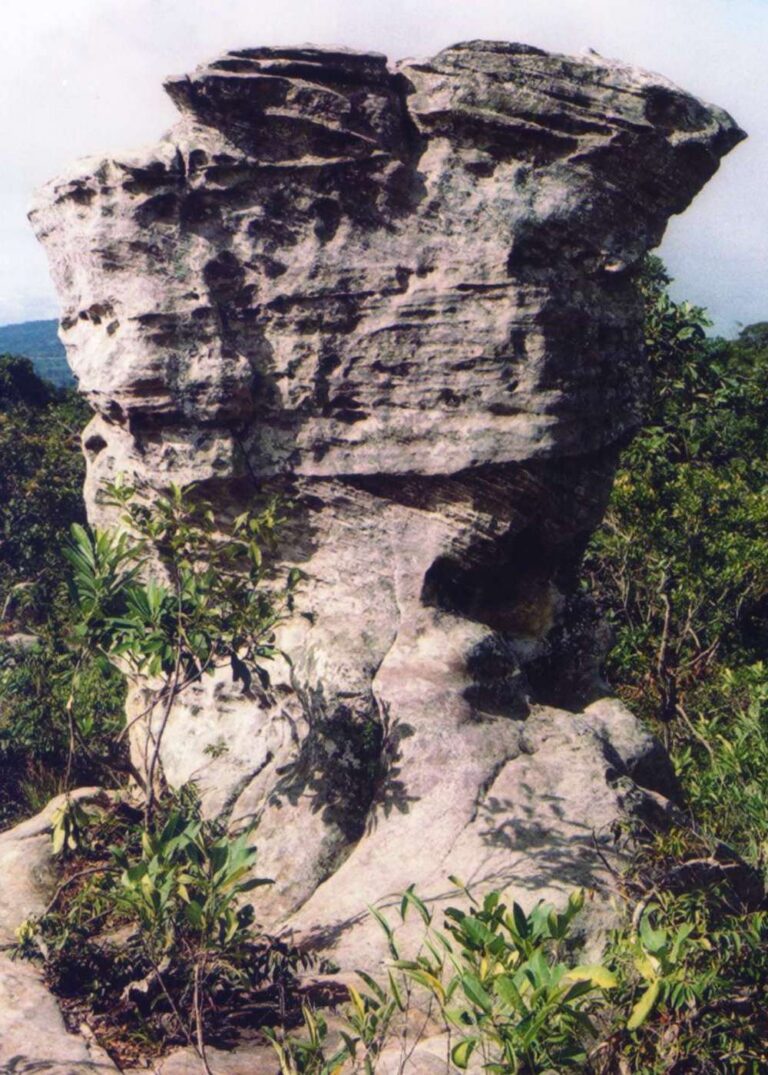 กลุ่มหินทรายที่ถูกกัดเซาะ ลานหินงาม