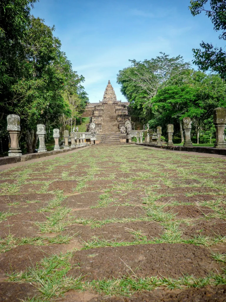 ทางดำเนินขึ้นสู่ปราสาทประธาน (ปี 2552)