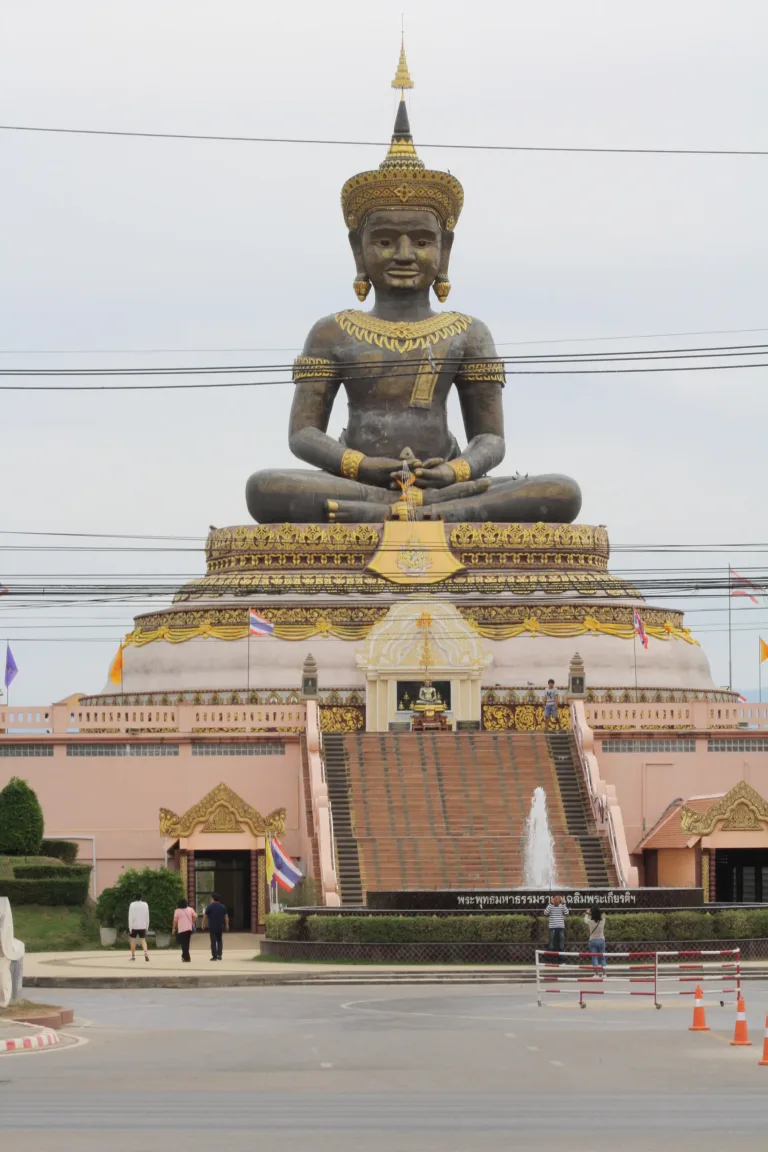 ฐานสูงรวมราว 35 ม.