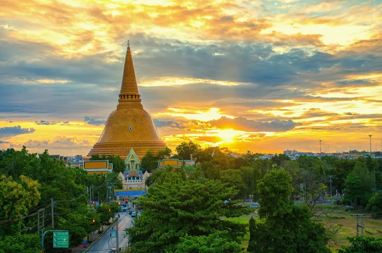 พระปฐมเจดีย์ยามเย็น