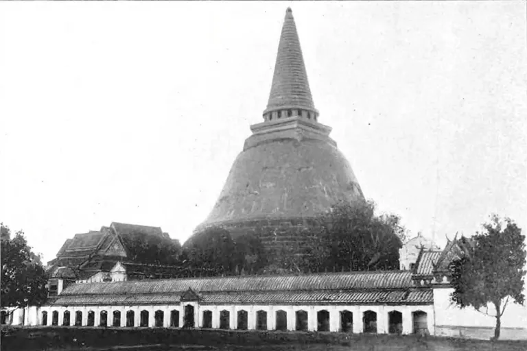 พระปฐมเจดีย์ในหนังสือ Pearl of Asia ปี ค.ศ. 1892 (พ.ศ. 2435)