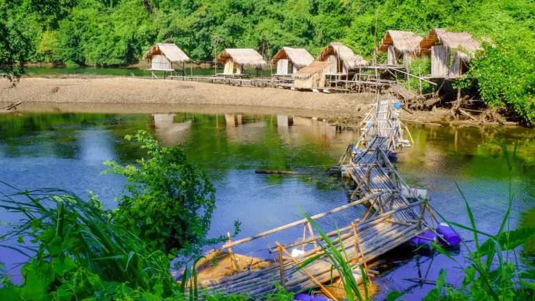 ลำธารสาขาแม่น้ำแควน้อย (ปี 2558)