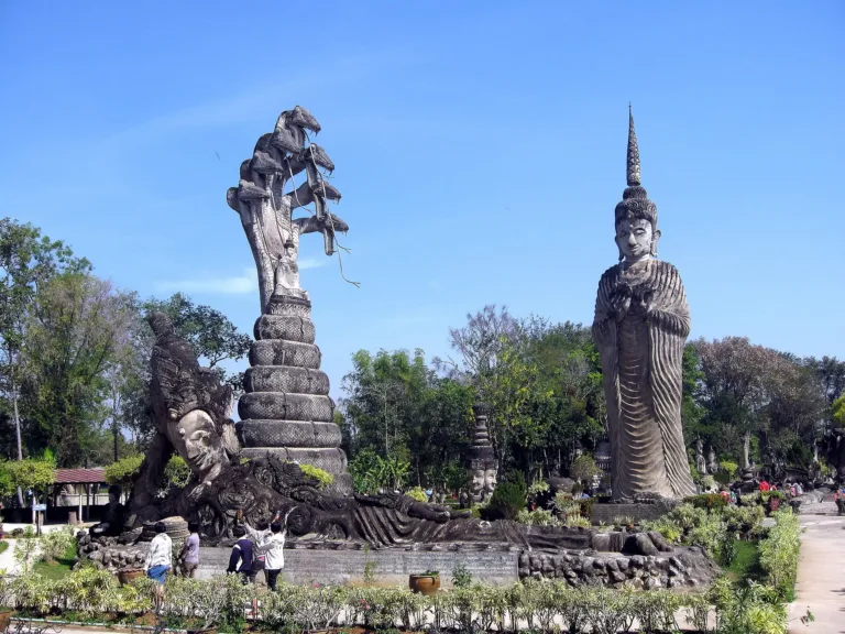 พระพุทธรูปนาคปรก 7 เศียร