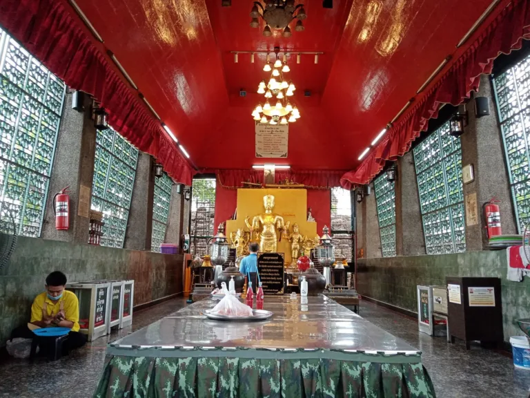 องค์พระกาฬในศาล