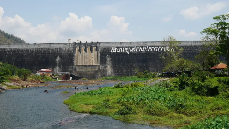 อาคารระบายน้ำล้นหน้าเขื่อน (ปี 2560)