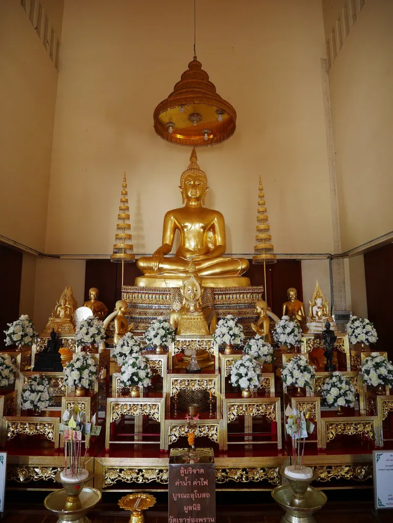 พระพุทธรูปในวิหารวัดเขาช่องพราน (ปี 2560)
