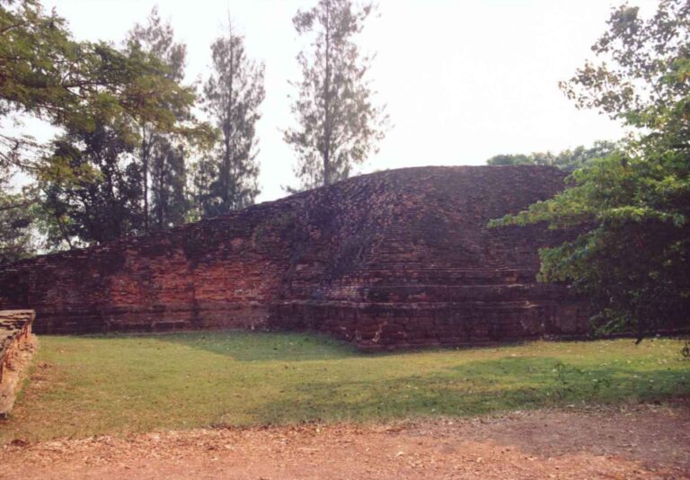 ฐานศิลาแลงโบราณสถานคูบัว