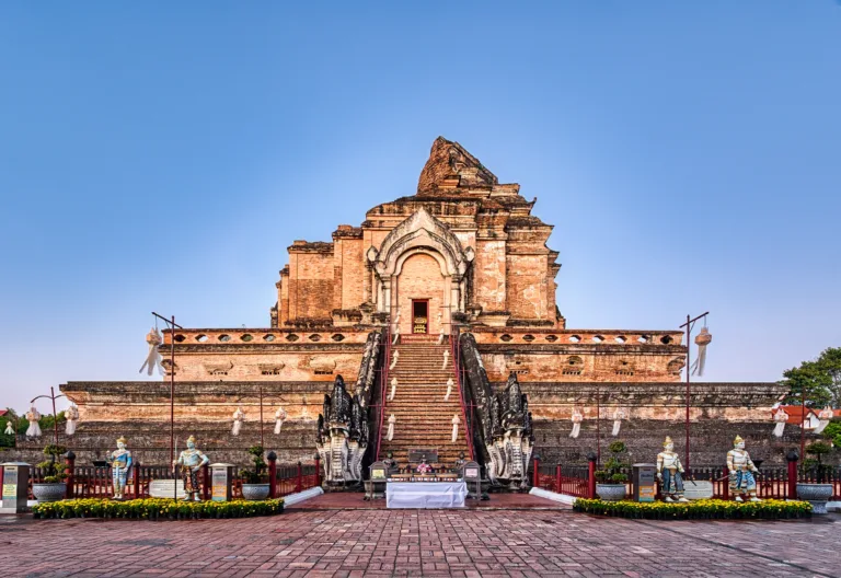 พระเจดีย์หลวงยามพลบค่ำ