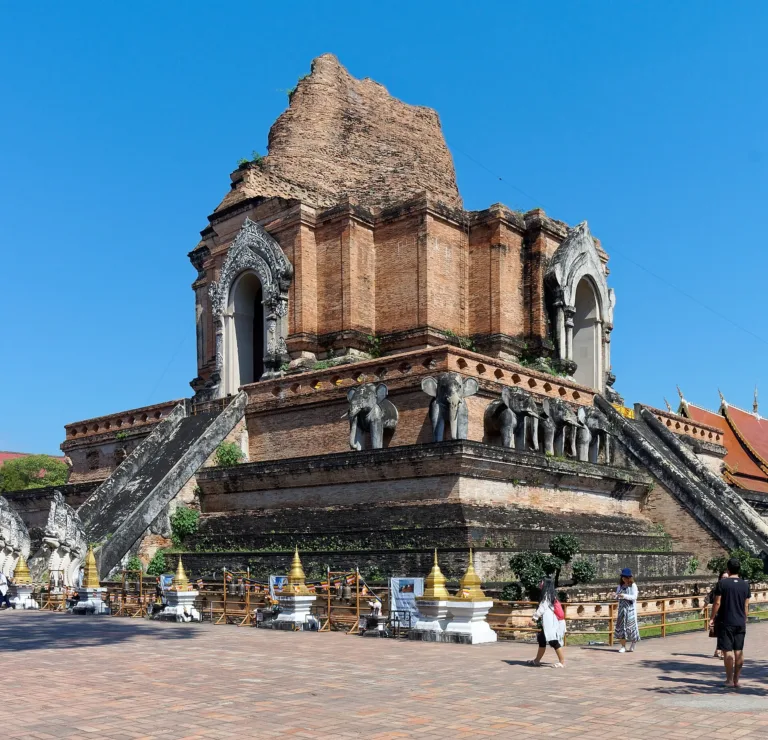 เจดีย์หลวงด้านทิศตะวันออก