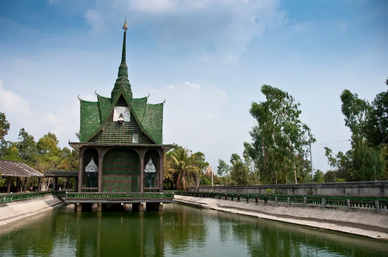 อาคารประดับขวด