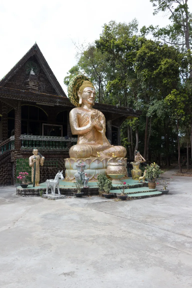 พระพุทธรูปในวัด