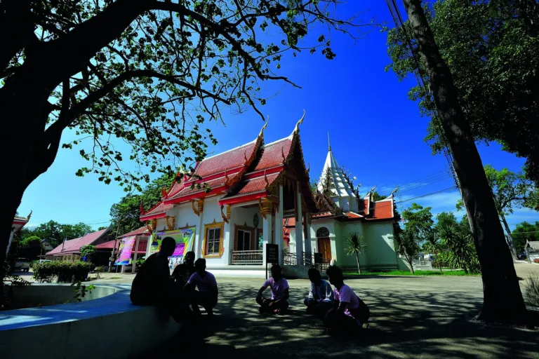 วัดริมแม่น้ำเจ้าพระยา