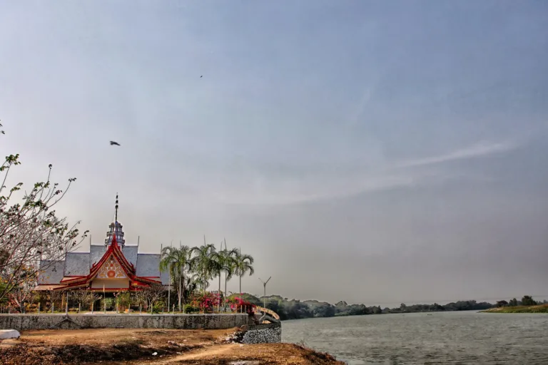 วัดริมแม่น้ำเจ้าพระยา (ปี 2552)