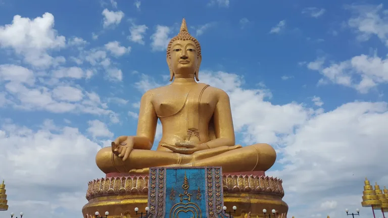พระพุทธรูปองค์ใหญ่วัดพิกุลทอง (ปี 2558)