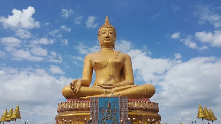 พระพุทธรูปองค์ใหญ่กลางแจ้ง (ปี 2558)