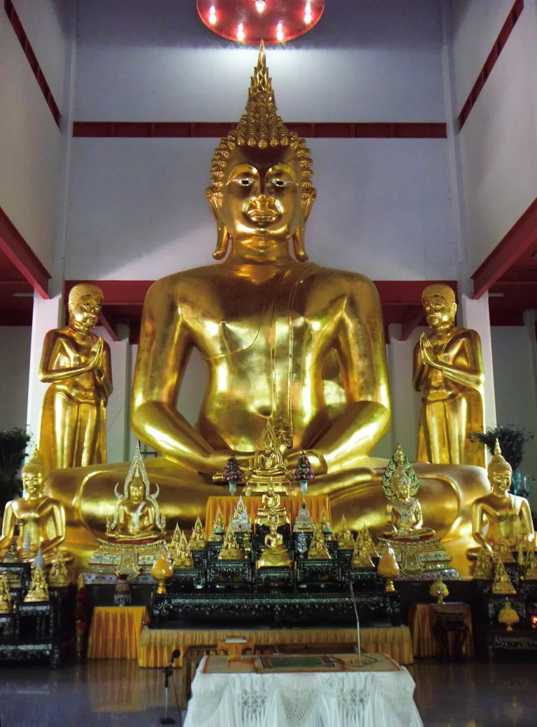 พระพุทธรูปในวัด (ปี 2559)