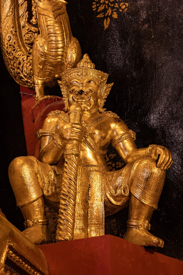 ท้าวเวสสุวัณ ผู้รักษาซุ้มเรือนแก้วพระพุทธชินราช
