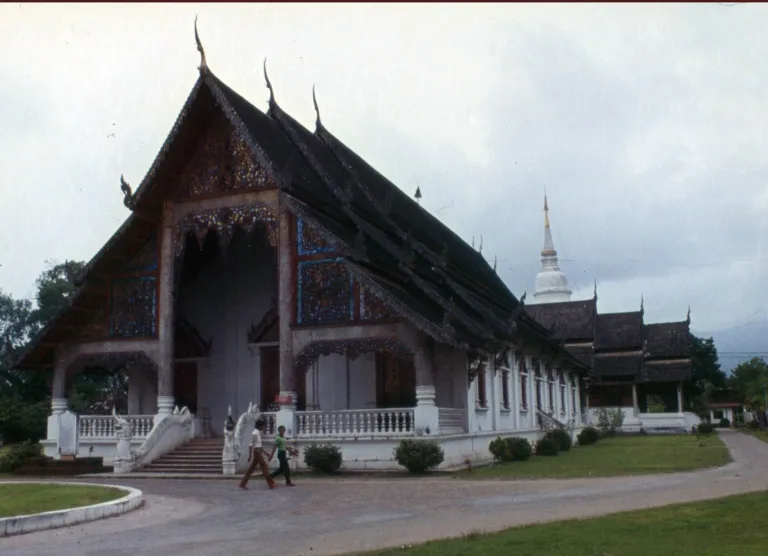 วิหารลายคำเมื่อปี 2519