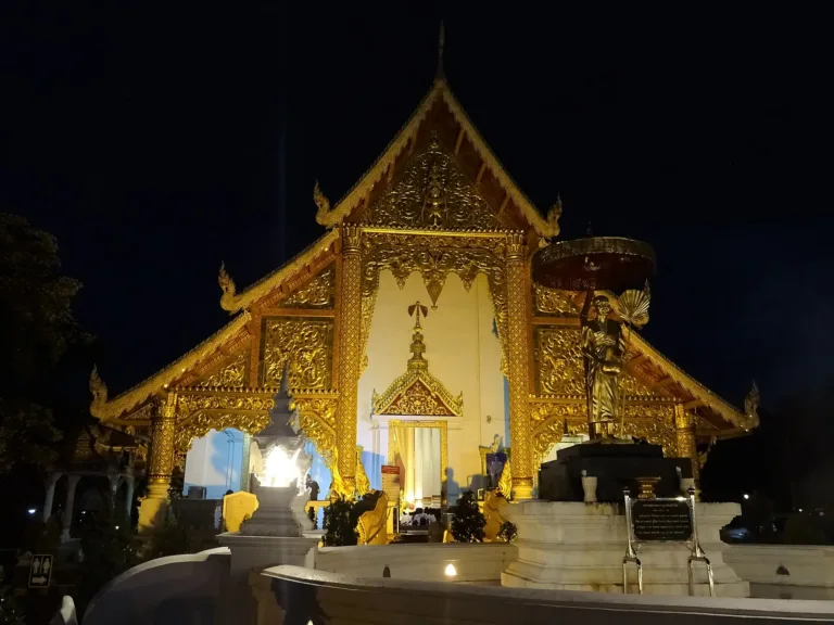 วิหารหลวงยามค่ำ