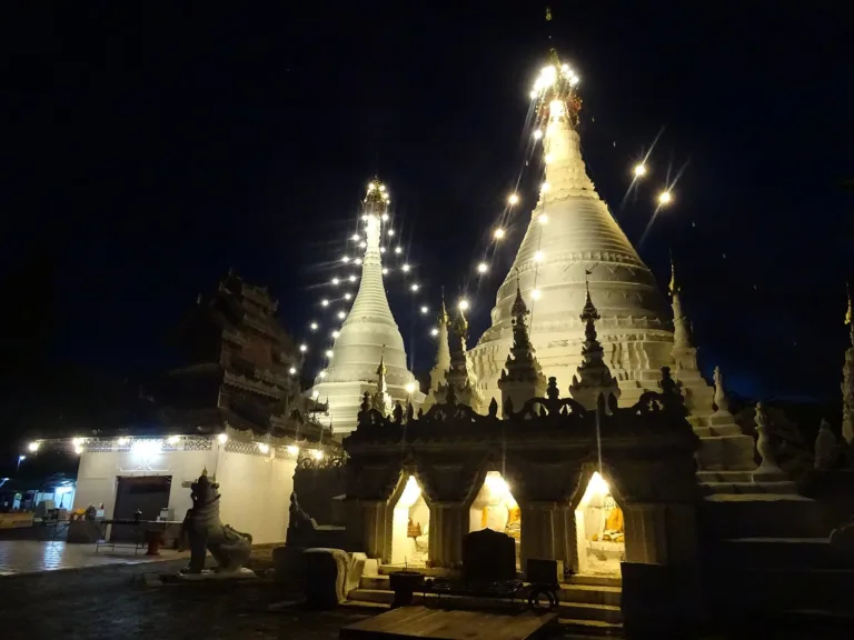 พระธาตุยามค่ำ