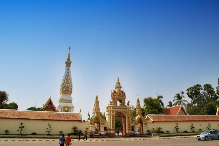 ภาพมุมกว้างวัดพระธาตุพนม (ปี 2549)