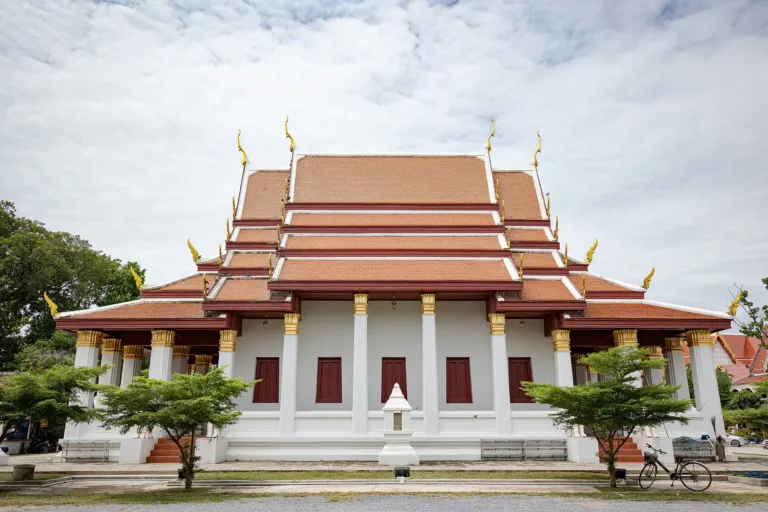 อุโบสถเก่าด้านข้าง