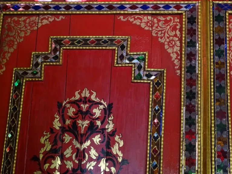 ลวดลายแกะสลัก