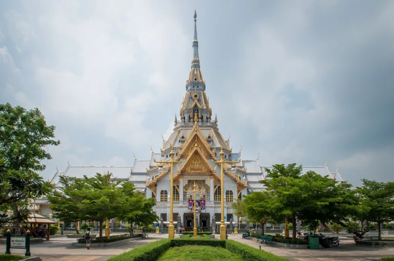พระอุโบสถวัดโสธรมองจากด้านหลัง