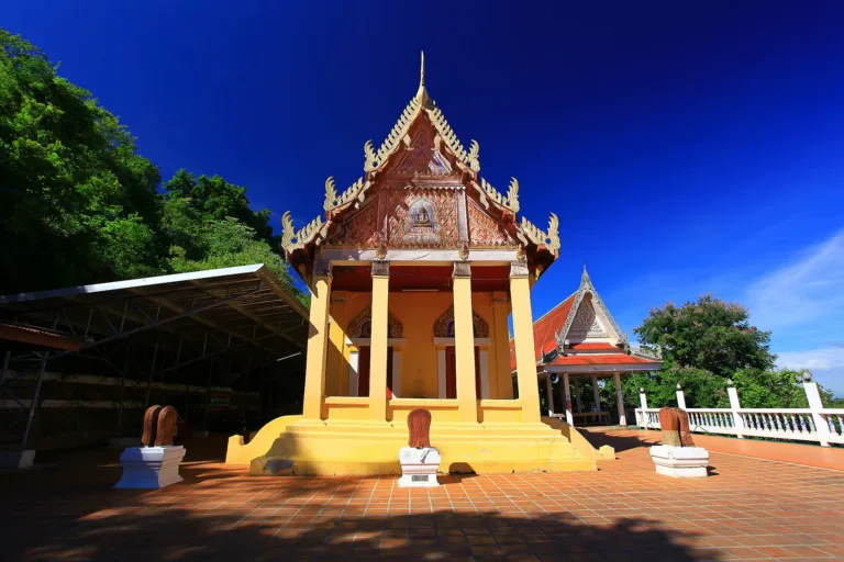 ซุ้มและศาลาในวัด
