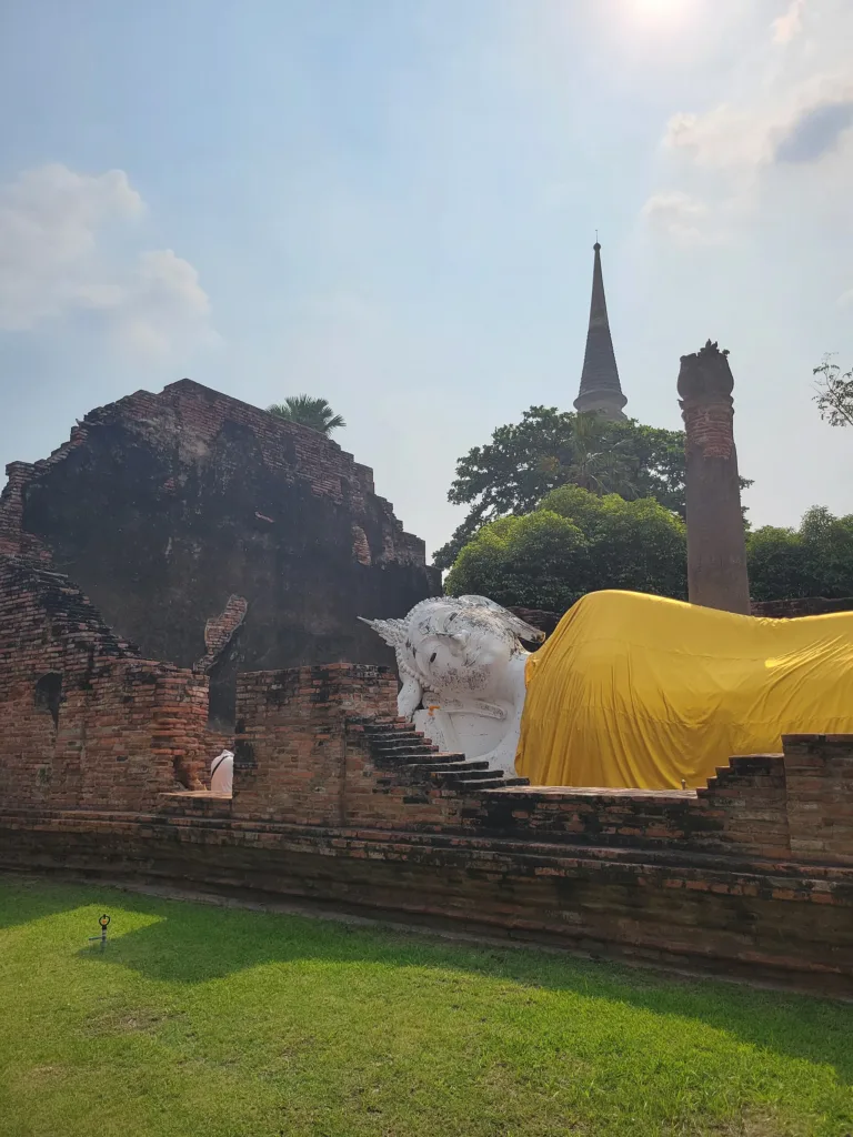 พระพุทธไสยาสน์ในวัดใหญ่ชัยมงคล