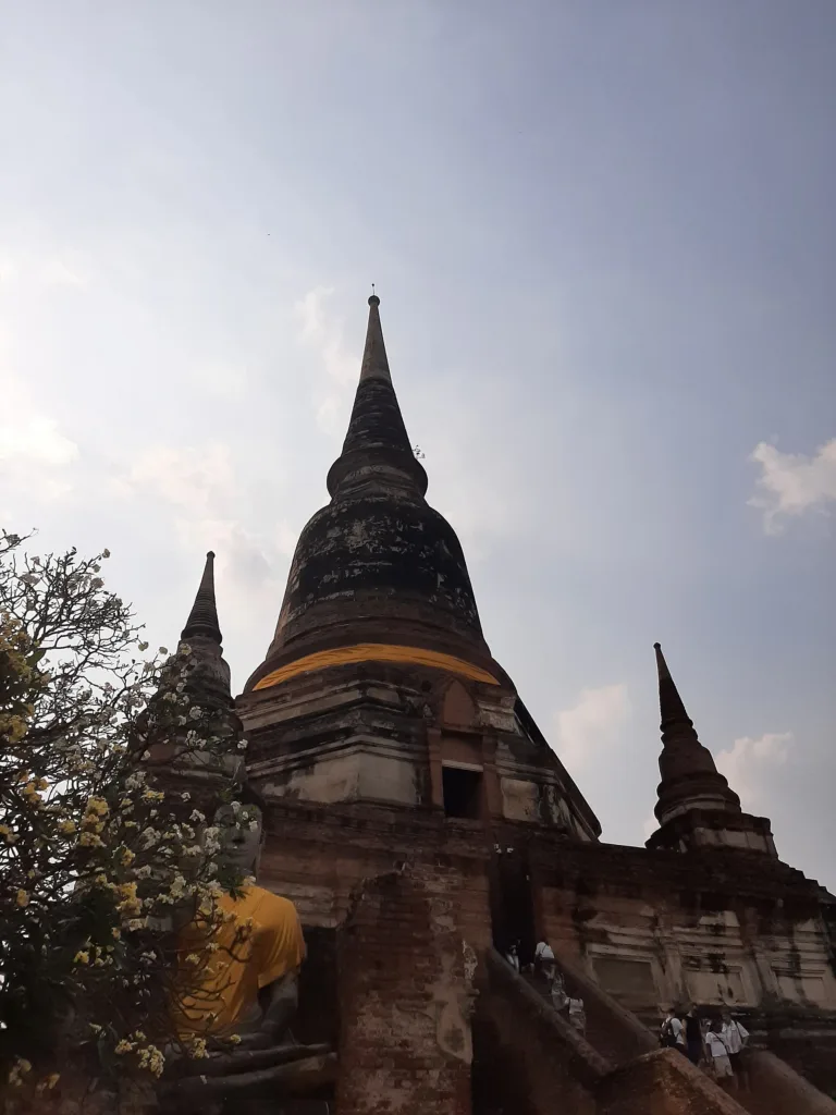 เจดีย์ประธานทรงระฆังแบบลังกา