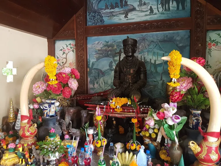 ศาลพญามังรายที่วัดช้างค้ำ